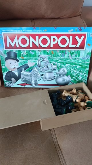 JUEGOS DE MESA: MONOPOLY, TRIVIAL Y AJEDREZ