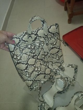 Mochila y sandalias serpiente talla 37