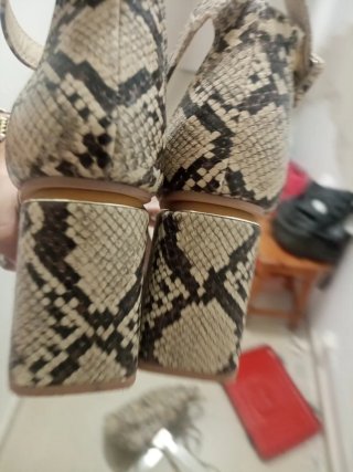 Mochila y sandalias serpiente talla 37