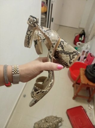 Mochila y sandalias serpiente talla 37