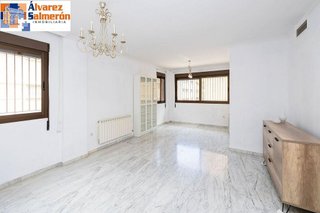 Piso en venta en Bola de Oro - Serrallo en Granada