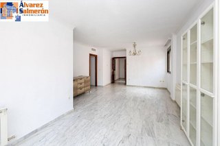 Piso en venta en Bola de Oro - Serrallo en Granada