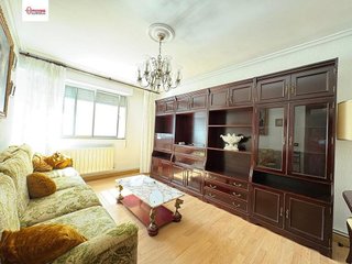 Piso en venta en Plaza España - Villa Pilar - Reyes Católicos - Vadillos en Burgos