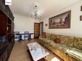 Piso en venta en Plaza España - Villa Pilar - Reyes Católicos - Vadillos en Burgos