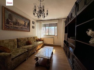 Piso en venta en Plaza España - Villa Pilar - Reyes Católicos - Vadillos en Burgos
