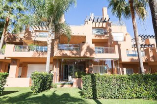 Piso en venta en Los Naranjos en Marbella
