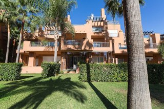 Piso en venta en Los Naranjos en Marbella