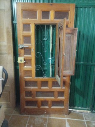 Puerta madera exterior sin cristales