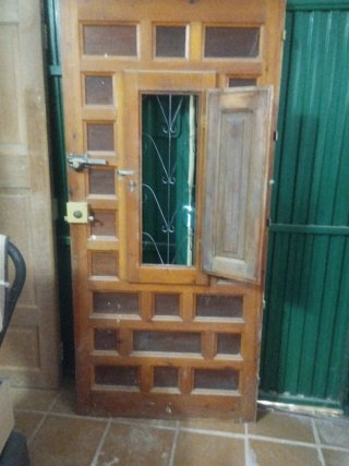 Puerta madera exterior sin cristales