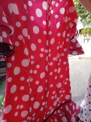 Traje de flamenca rojo lunares blancos