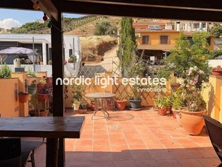 Casa adosada en venta en Benamargosa