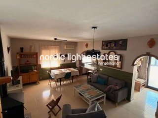 Casa adosada en venta en Benamargosa