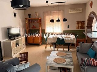 Casa adosada en venta en Benamargosa