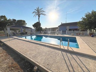 Chalet en venta en Peña de las Águilas en Elche