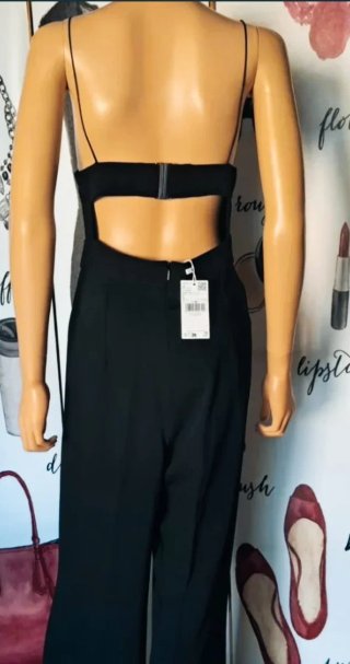 Mono Mango sexy escotado negro