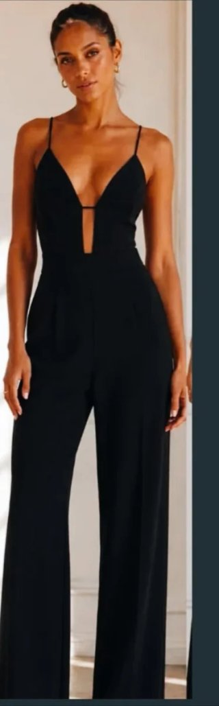 Mono Mango sexy escotado negro