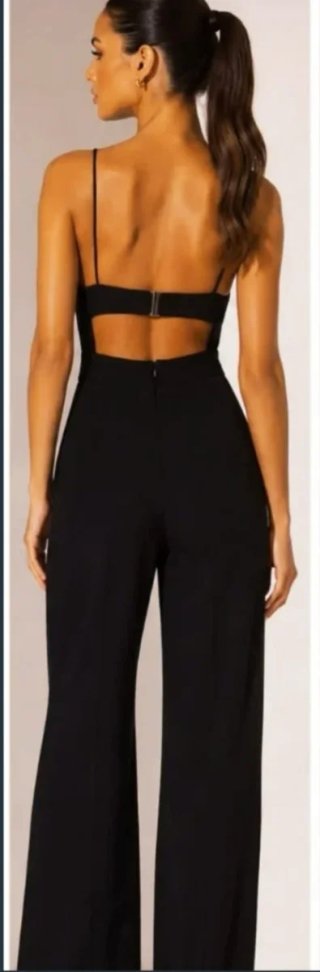 Mono Mango sexy escotado negro