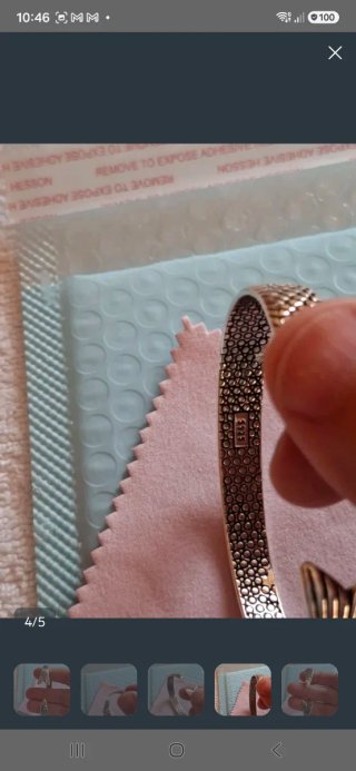 Pulsera con diseño de pez y cola
