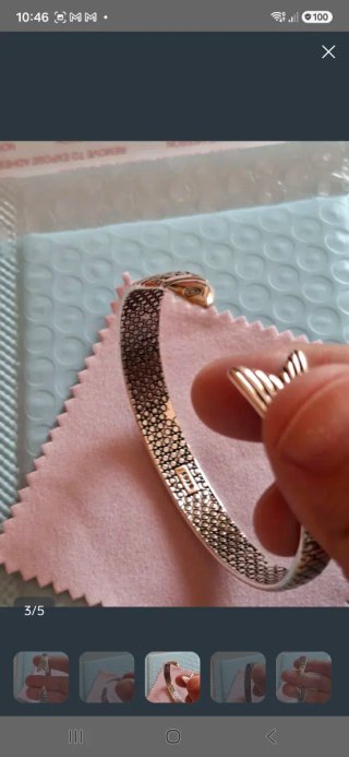 Pulsera con diseño de pez y cola