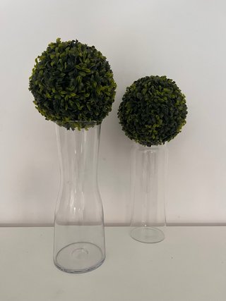 Jarrones decorativos verdes y transparentes
