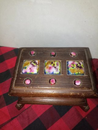 Pareja de cajitas de madera decoradas