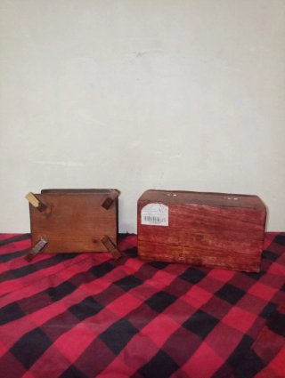 Pareja de cajitas de madera decoradas