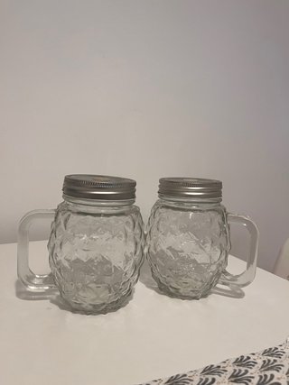 Jarras de cristal con tapa metálica