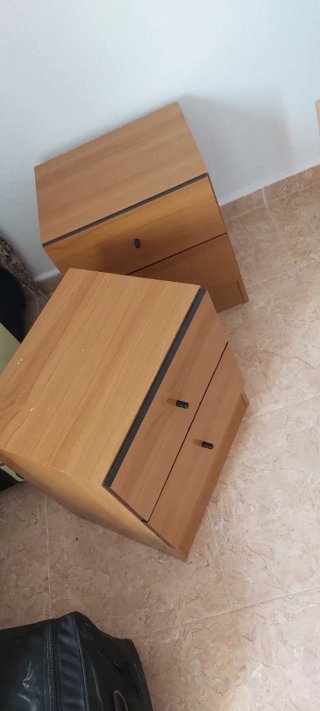Cómoda de madera con cajones