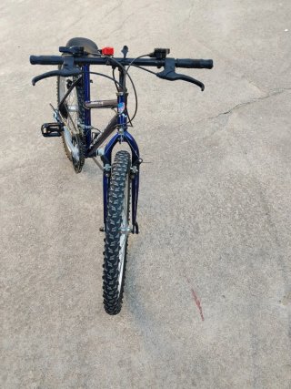 Bicicleta de montaña azul Adventure One