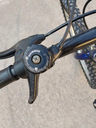 Bicicleta de montaña azul Adventure One