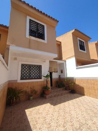 Casa adosada en venta en San García en Algeciras