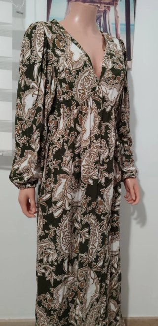 Vestido verde con estampado paisley