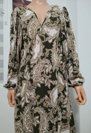 Vestido verde con estampado paisley