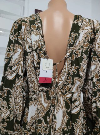 Vestido verde con estampado paisley
