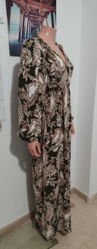 Vestido verde con estampado paisley