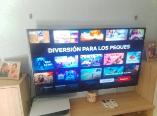 Televisión Hitachi Negra y Blanca