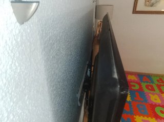 Televisión Hitachi Negra y Blanca