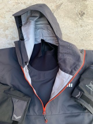 Traje seco Gill