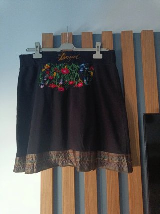 Falda Desigual bordada Talla L