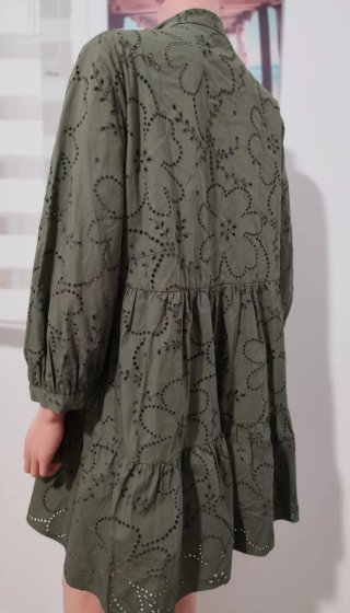 Vestido Zara verde oliva bordado
