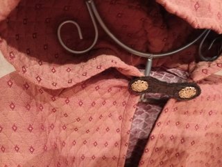Capa medieval con capucha