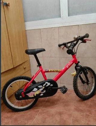 Bicicleta infantil roja