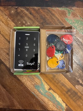 Controllo accessi smart Tuya