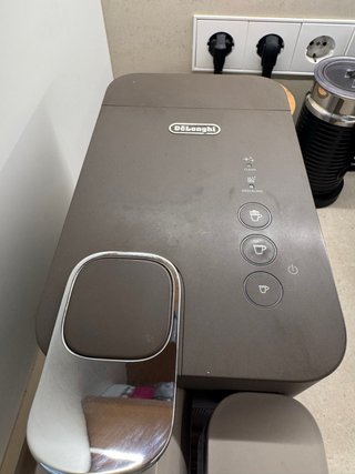 Cafetera DeLonghi Nespresso Gris