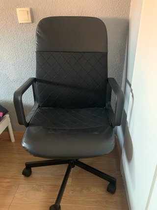 Silla de oficina negra