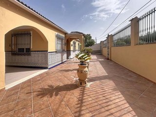 Chalet en venta en Poleares en Lucena