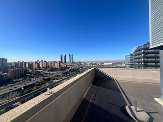 Ático en venta en Sanchinarro en Madrid