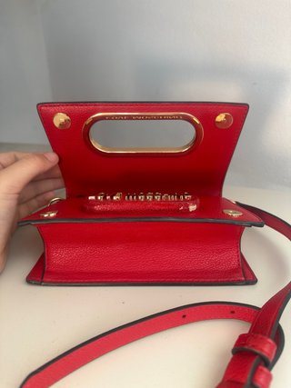 Borsa Love Moschino rossa con dettagli oro