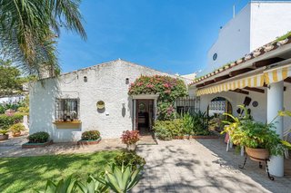 Casa en venta en Las Brisas en Marbella