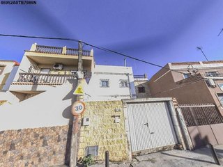 Casa adosada en venta en La Granja-La Colina-Los Pastores en Algeciras